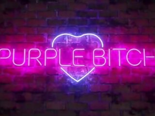 Cosplay ms má první pohlaví klip s a fan podle purple fantazie žena