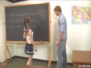 Attractive ljubimec jerks off ji učitelj